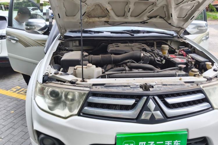 Used Mitsubishi Pajero Sport 2013 3.0L Automatic 4x4 Executive Edition Engine Bay Right