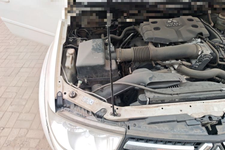 Used Mitsubishi Pajero Sport 2013 3.0L Automatic Two-Wheel Drive Luxury Edition Engine Bay Right
