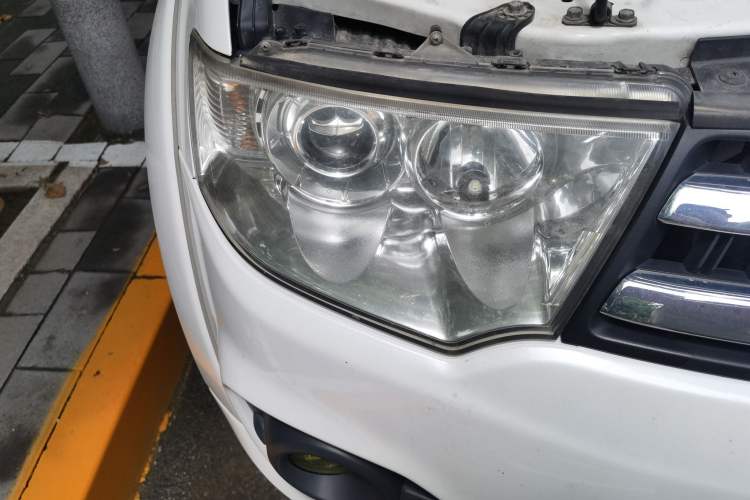 Used Mitsubishi Pajero Sport 2013 3.0L Automatic 4x4 Flagship Edition Engine Bay Right