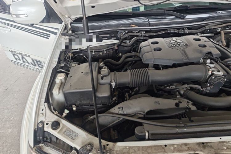 Used Mitsubishi Pajero Sport 2013 3.0L Automatic Two-Wheel Drive Luxury Edition Engine Bay Right