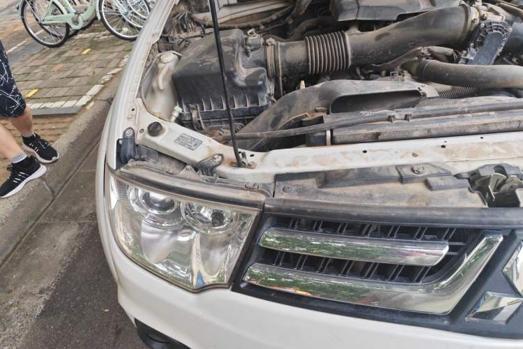 Used Mitsubishi Pajero Sport 2013 3.0L Automatic 4x4 Flagship Edition Engine Bay Right