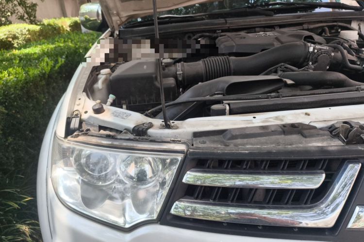Used Mitsubishi Pajero Sport 2013 3.0L Automatic 4x4 Executive Edition Engine Bay Right