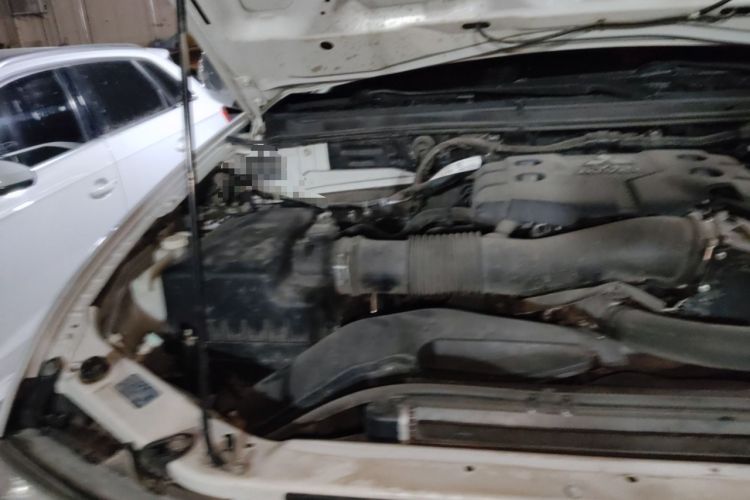 Used Mitsubishi Pajero Sport 2013 3.0L Automatic 4x4 Executive Edition Engine Bay Right