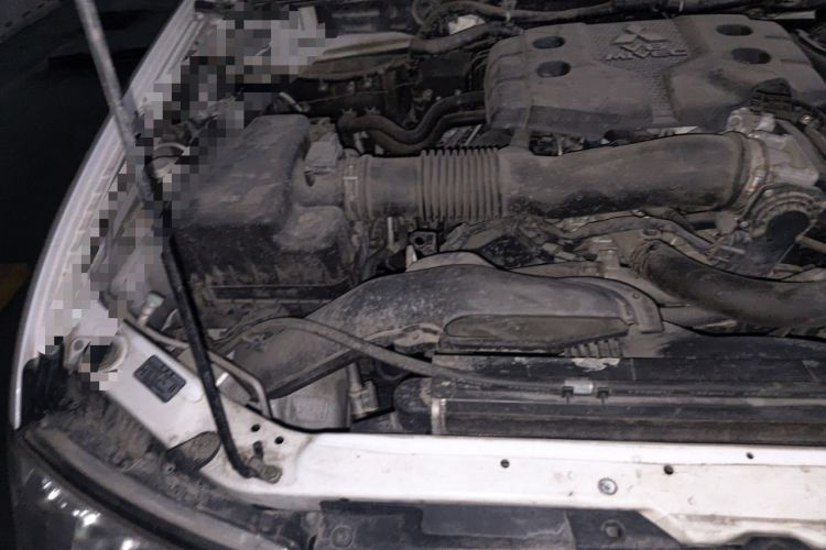 Used Mitsubishi Pajero Sport 2013 3.0L Automatic 4x4 Flagship Edition Engine Bay Right