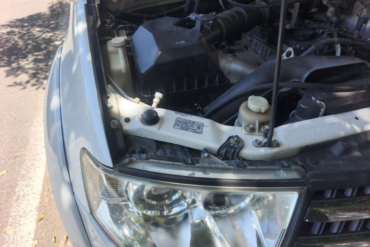 Used Mitsubishi Pajero Sport 2013 2.4L Manual Two-Wheel Drive Comfort Edition Engine Bay Right