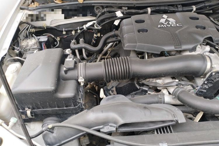 Used Mitsubishi Pajero Sport 2013 3.0L Automatic 4x4 Executive Edition Engine Bay Right
