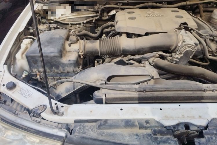 Used Mitsubishi Pajero Sport 2013 3.0L Automatic 4x4 Executive Edition Engine Bay Right
