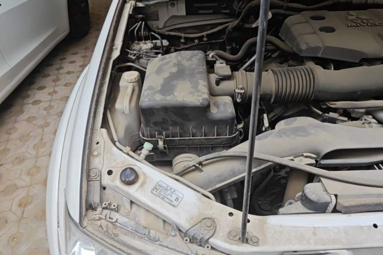 Used Mitsubishi Pajero Sport 2013 3.0L Automatic 4x4 Executive Edition Engine Bay Right