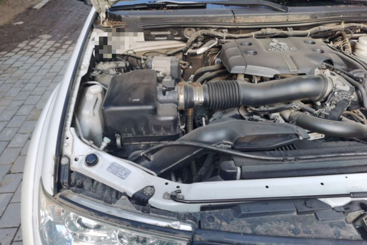 Used Mitsubishi Pajero Sport 2013 3.0L Automatic 4x4 Flagship Edition Engine Bay Right