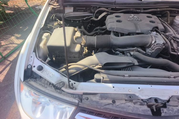 Used Mitsubishi Pajero Sport 2013 3.0L Automatic 4x4 Executive Edition Engine Bay Right