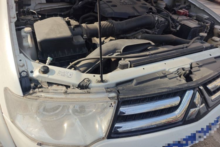 Used Mitsubishi Pajero Sport 2013 3.0L Automatic 4x4 Executive Edition Engine Bay Right
