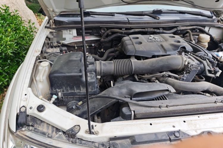 Used Mitsubishi Pajero Sport 2013 3.0L Automatic 4x4 Flagship Edition Engine Bay Right