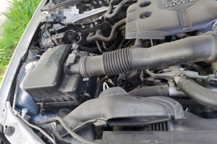 Used Mitsubishi Pajero Sport 2013 3.0L Automatic 4x4 Executive Edition Engine Bay Right