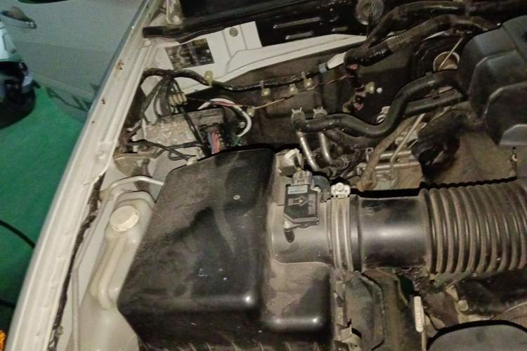 Used Mitsubishi Pajero Sport 2013 3.0L Automatic 4x4 Executive Edition Engine Bay Right