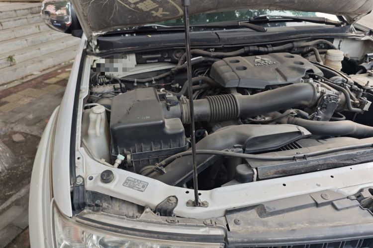 Used Mitsubishi Pajero Sport 2013 3.0L Automatic 4x4 Flagship Edition Engine Bay Right