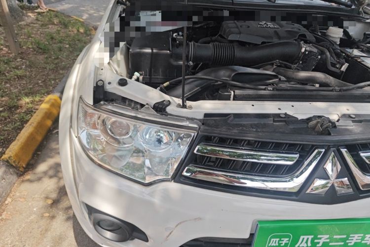Used Mitsubishi Pajero Sport 2013 3.0L Automatic 4x4 Flagship Edition Engine Bay Right