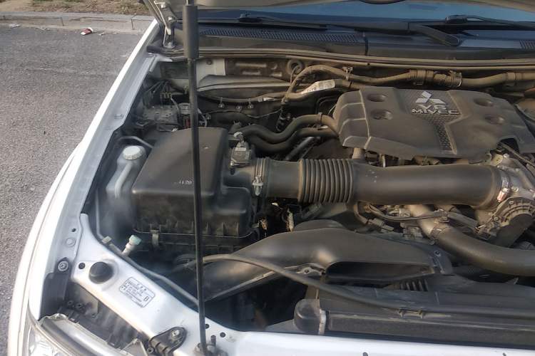 Used Mitsubishi Pajero Sport 2013 3.0L Automatic 4x4 Flagship Edition Engine Bay Right