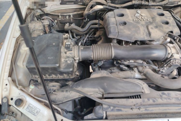 Used Mitsubishi Pajero Sport 2013 3.0L Automatic 4x4 Executive Edition Engine Bay Right