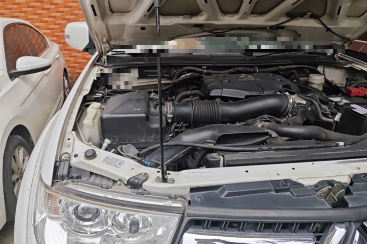 Used Mitsubishi Pajero Sport 2013 3.0L Automatic Two-Wheel Drive Luxury Edition Engine Bay Right