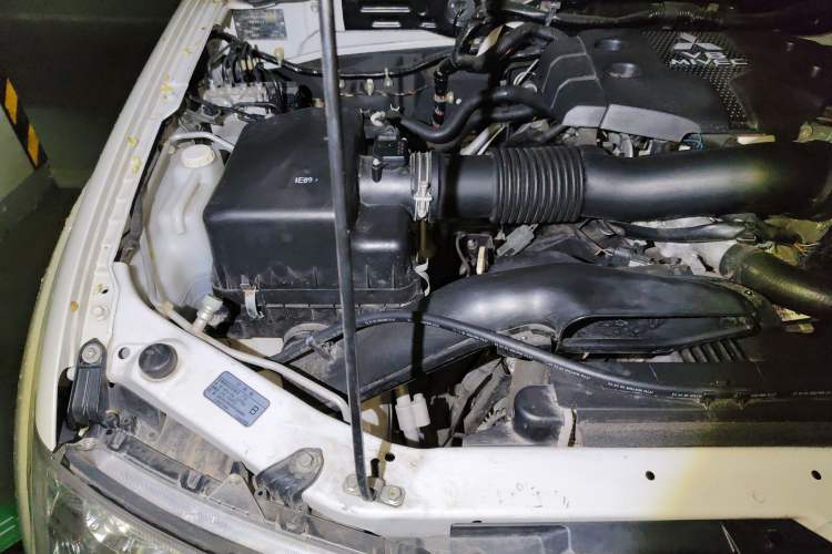 Used Mitsubishi Pajero Sport 2013 3.0L Automatic 4x4 Flagship Edition Engine Bay Right