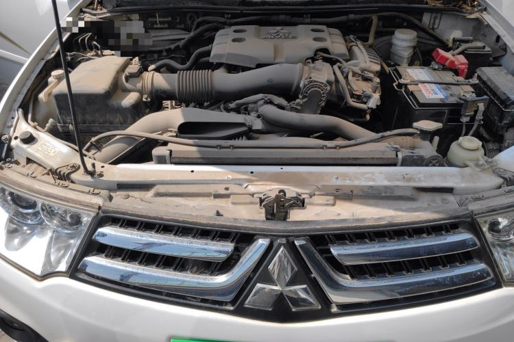 Used Mitsubishi Pajero Sport 2013 3.0L Automatic 4x4 Flagship Edition Engine Bay