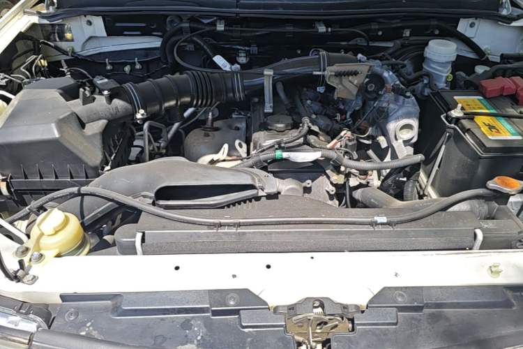 Used Mitsubishi Pajero Sport 2013 2.4L Manual Two-Wheel Drive Comfort Edition Engine Bay