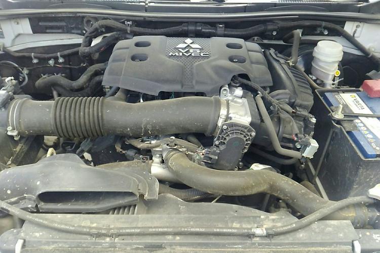 Used Mitsubishi Pajero Sport 2013 3.0L Automatic 4x4 Executive Edition Engine Bay