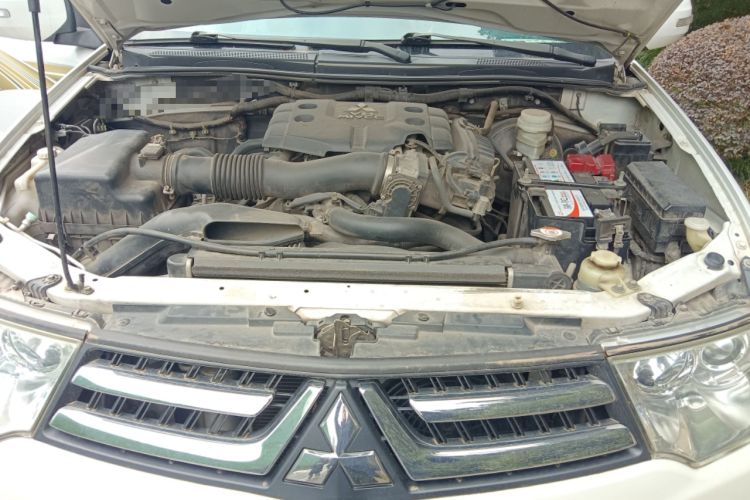 Used Mitsubishi Pajero Sport 2013 3.0L Automatic Two-Wheel Drive Luxury Edition Engine Bay