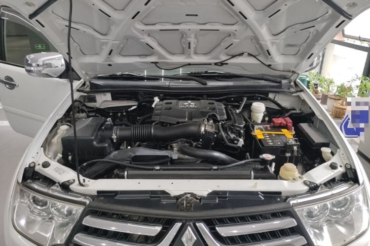 Used Mitsubishi Pajero Sport 2013 3.0L Automatic 4x4 Executive Edition Engine Bay