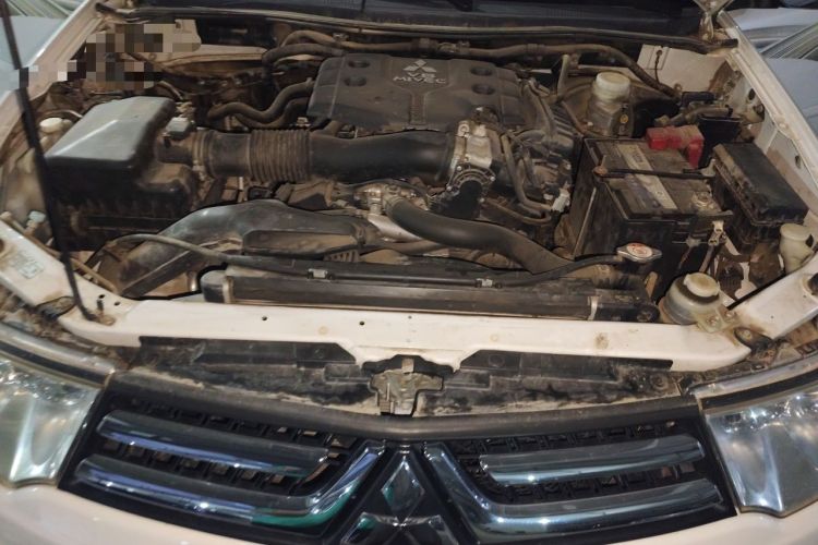 Used Mitsubishi Pajero Sport 2013 3.0L Automatic 4x4 Executive Edition Engine Bay