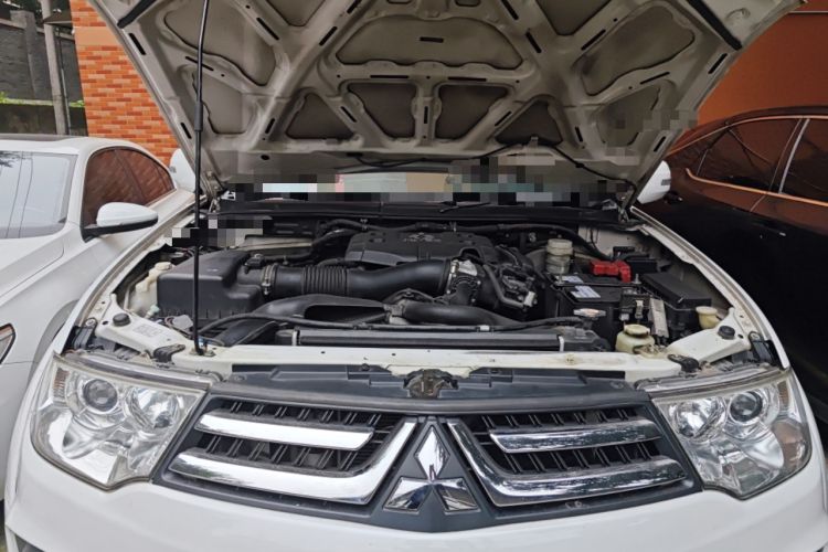 Used Mitsubishi Pajero Sport 2013 3.0L Automatic Two-Wheel Drive Luxury Edition Engine Bay