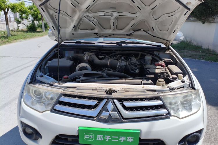 Used Mitsubishi Pajero Sport 2013 3.0L Automatic 4x4 Executive Edition Engine Bay