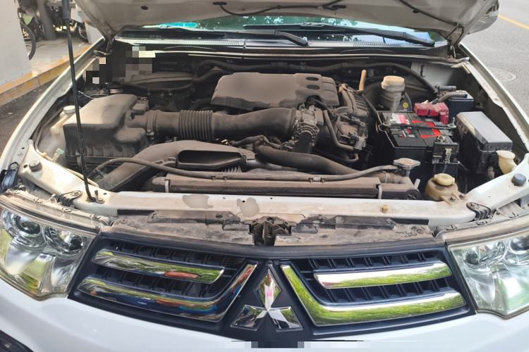Used Mitsubishi Pajero Sport 2013 3.0L Automatic 4x4 Executive Edition Engine Bay
