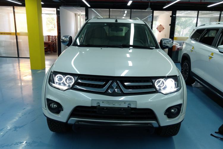 Used Mitsubishi Pajero Sport 2013 3.0L Automatic 4x4 Flagship Edition Exterior 1
