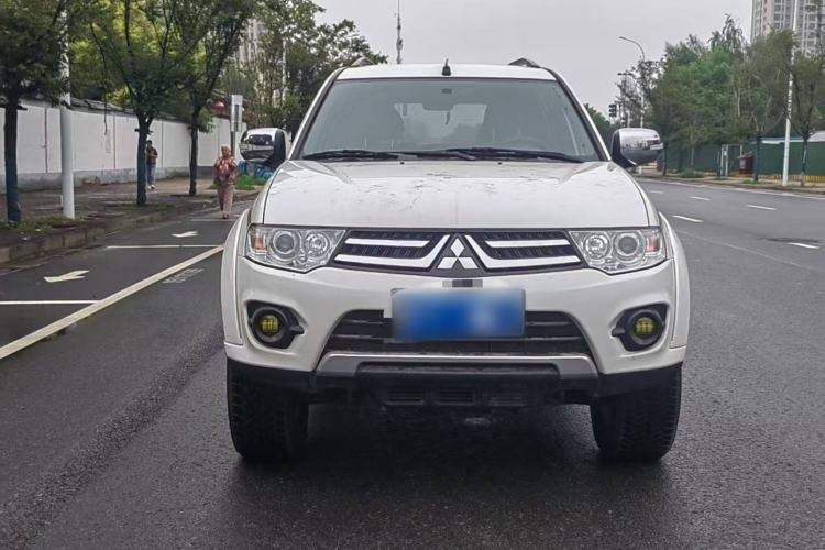 Used Mitsubishi Pajero Sport 2013 3.0L Automatic 4x4 Executive Edition Exterior 1
