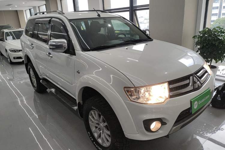 Used Mitsubishi Pajero Sport 2013 3.0L Automatic 4x4 Executive Edition Exterior 1