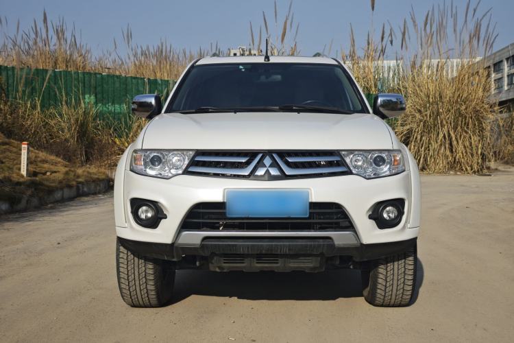 Used Mitsubishi Pajero Sport 2013 3.0L Automatic 4x4 Flagship Edition Exterior 1