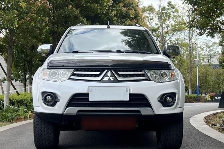 Used Mitsubishi Pajero Sport 2013 3.0L Automatic 4x4 Executive Edition Exterior 1
