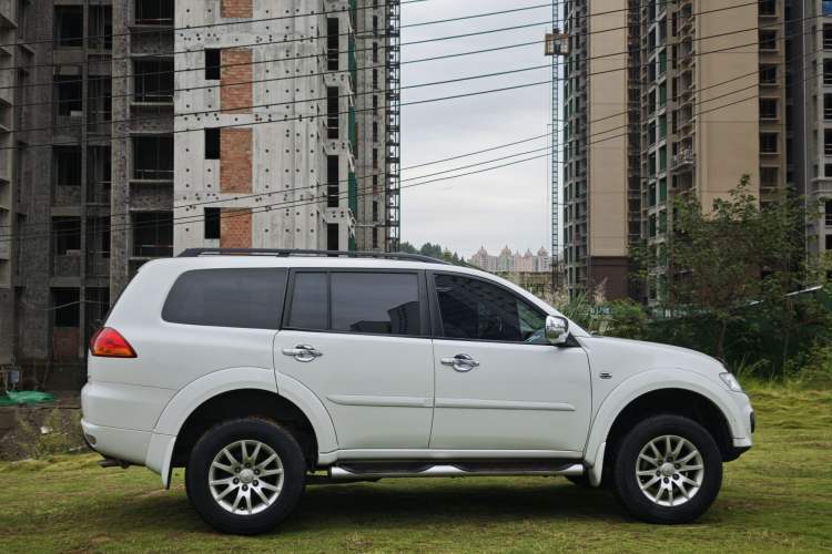 Used Mitsubishi Pajero Sport 2013 3.0L Automatic 4x4 Executive Edition Exterior 1