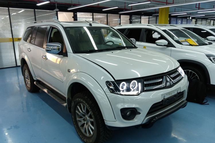 Used Mitsubishi Pajero Sport 2013 3.0L Automatic 4x4 Flagship Edition Exterior 2