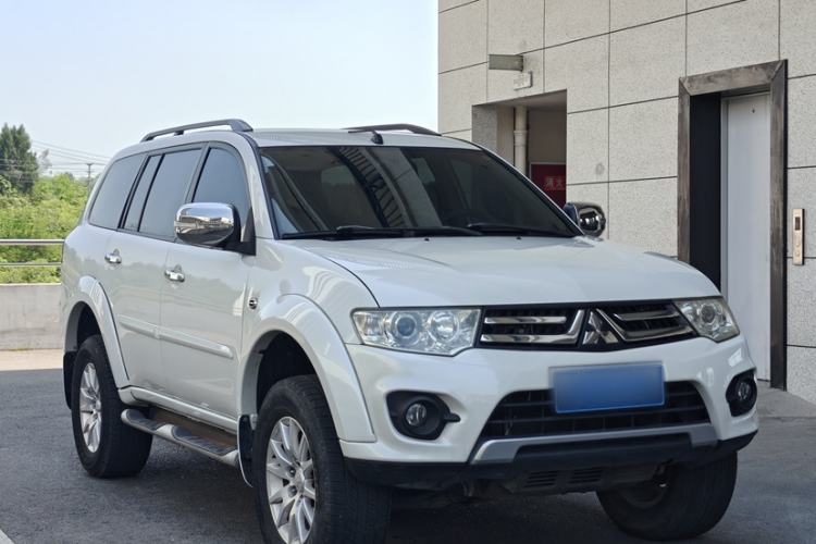 Used Mitsubishi Pajero Sport 2013 3.0L Automatic 4x4 Executive Edition Exterior 2
