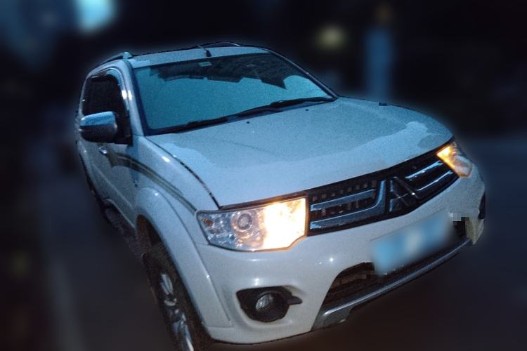 Used Mitsubishi Pajero Sport 2013 3.0L Automatic 4x4 Executive Edition Exterior 2