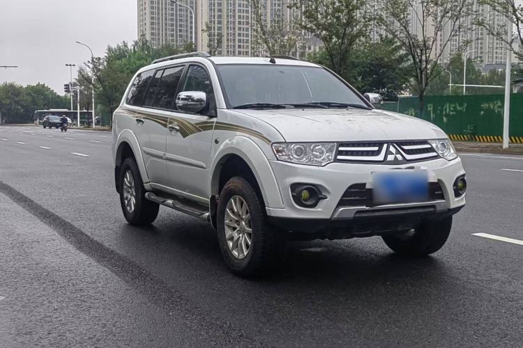 Used Mitsubishi Pajero Sport 2013 3.0L Automatic 4x4 Executive Edition Exterior 2