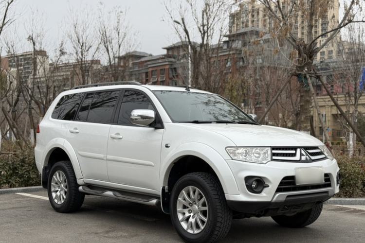 Used Mitsubishi Pajero Sport 2013 3.0L Automatic Two-Wheel Drive Luxury Edition Exterior 2