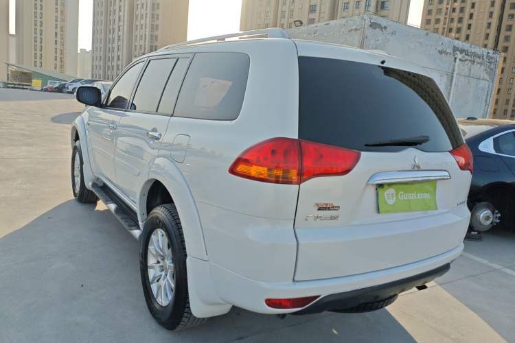 Used Mitsubishi Pajero Sport 2013 3.0L Automatic 4x4 Flagship Edition Exterior 2