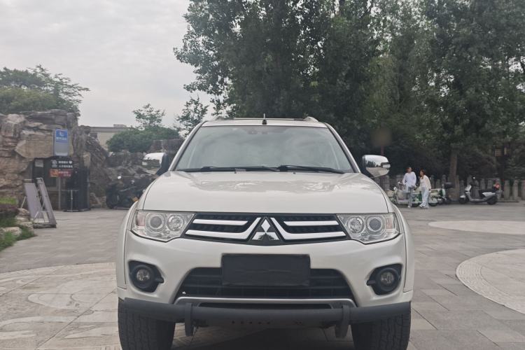 Used Mitsubishi Pajero Sport 2013 3.0L Automatic 4x4 Flagship Edition Exterior 2