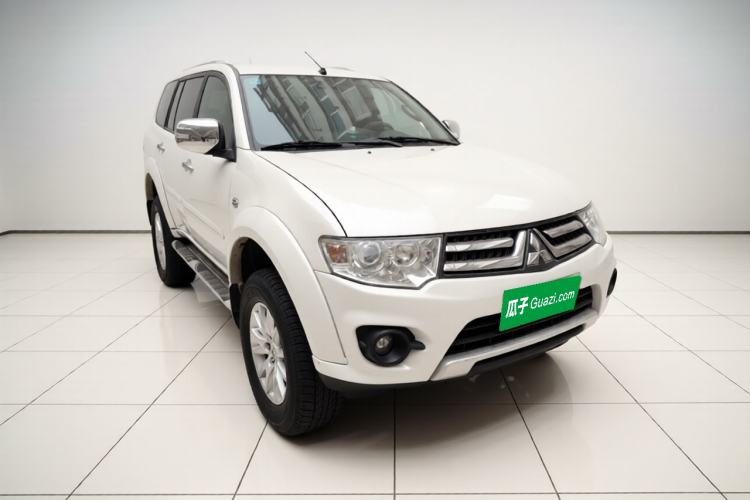 Used Mitsubishi Pajero Sport 2013 3.0L Automatic 4x4 Flagship Edition Exterior 2