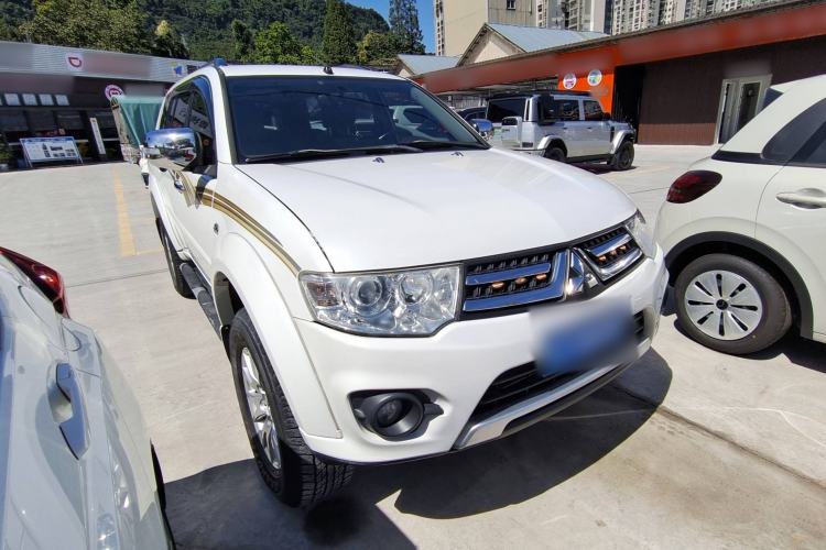 Used Mitsubishi Pajero Sport 2013 3.0L Automatic 4x4 Executive Edition Exterior 2
