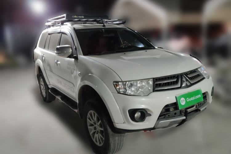 Used Mitsubishi Pajero Sport 2013 3.0L Automatic 4x4 Executive Edition Exterior 2