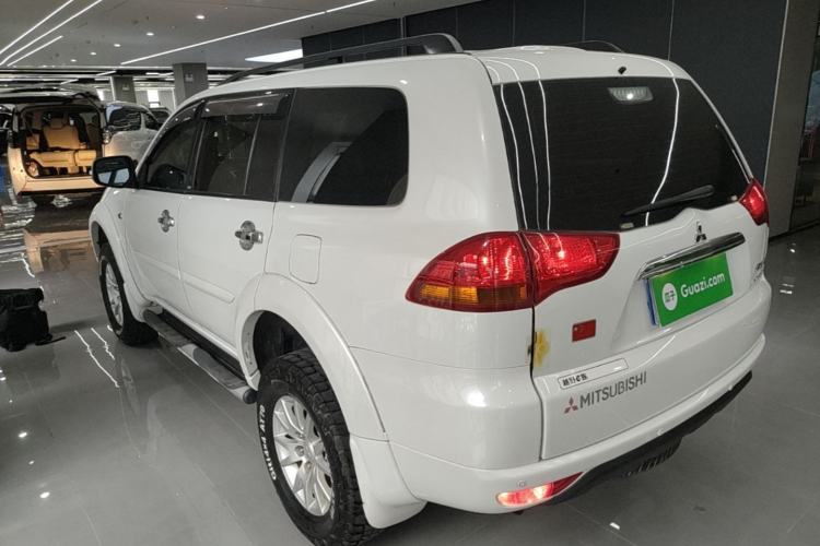 Used Mitsubishi Pajero Sport 2013 3.0L Automatic 4x4 Executive Edition Exterior 2
